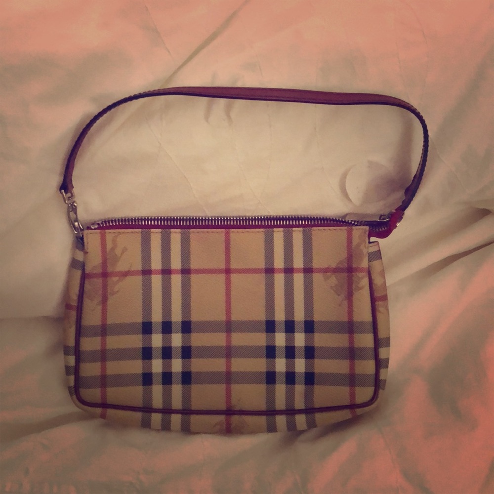 Burberry pouch classic pre own